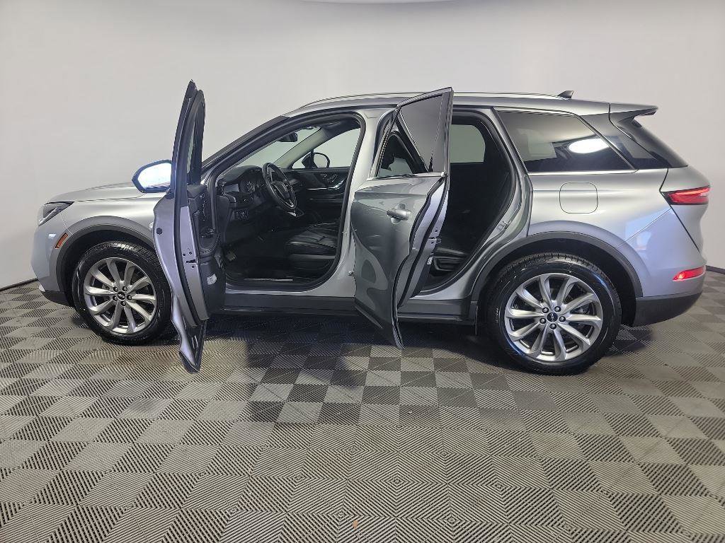 Used 2021 Lincoln Corsair AWD w/ Premium Package image 16