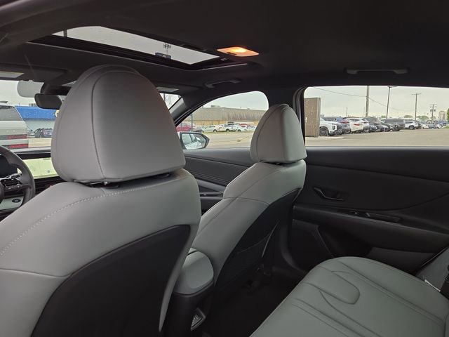 New 2025 Hyundai Elantra Limited image 31