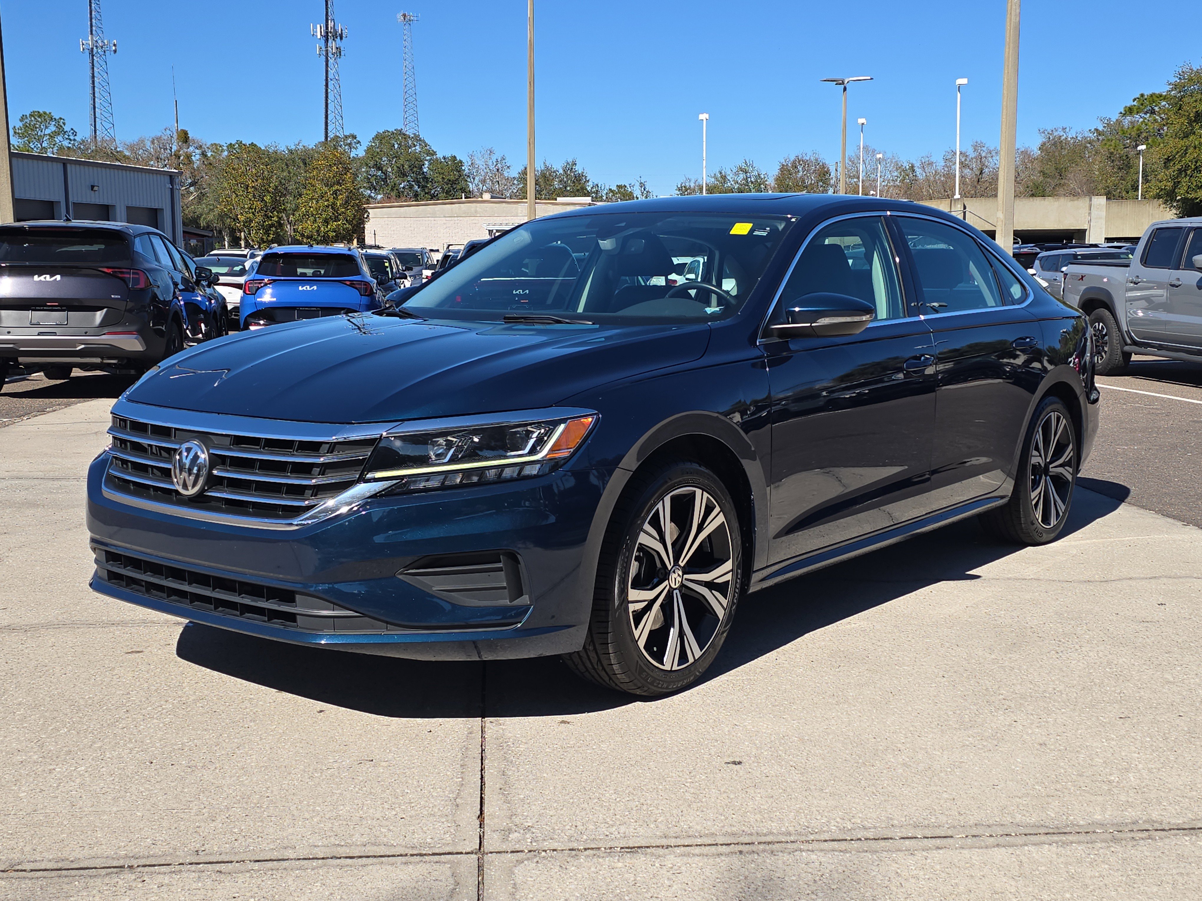 Used 2022 Volkswagen Passat 2.0T SE image 4