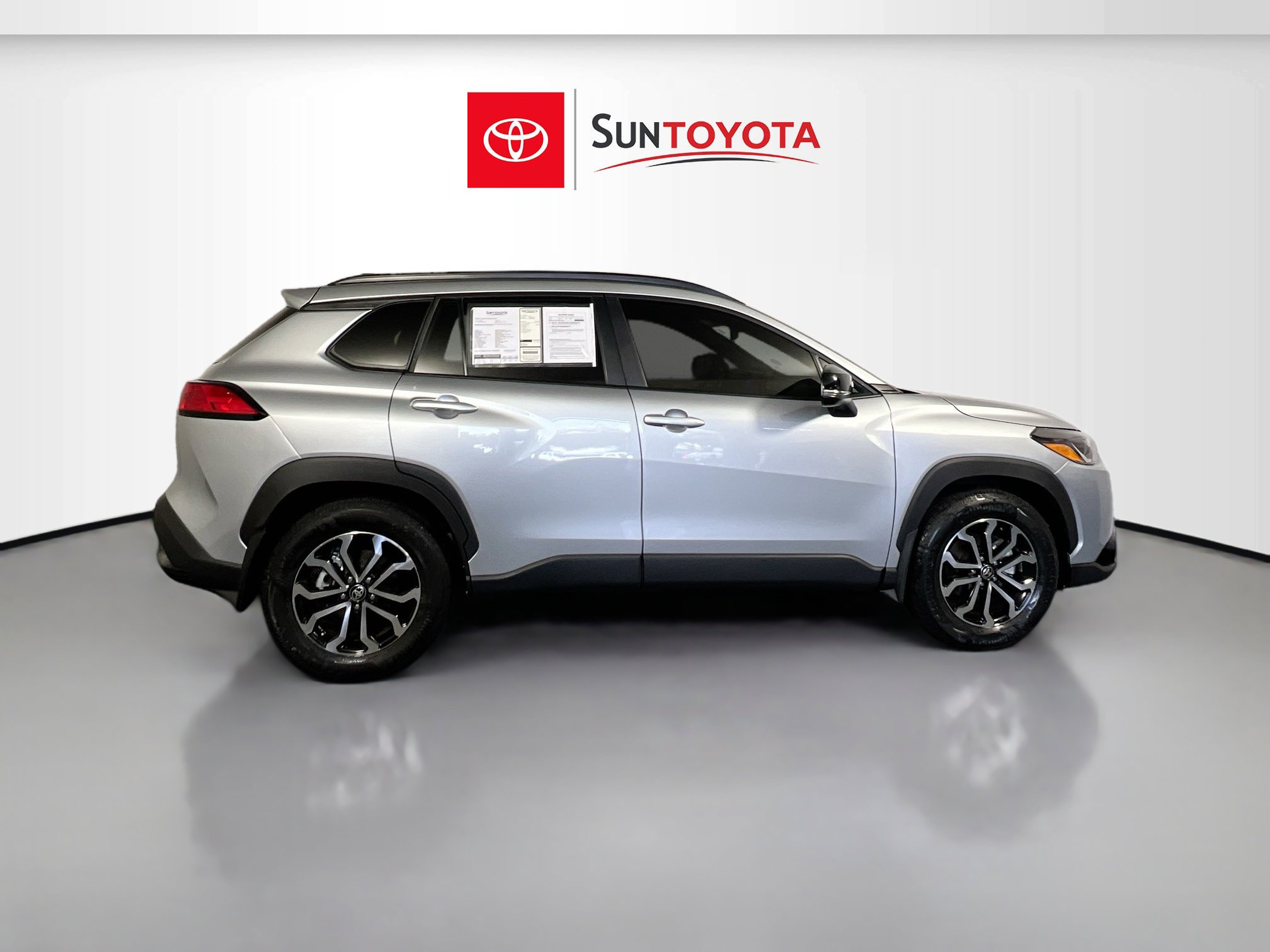 Used 2025 Toyota Corolla Cross AWD Hybrid image 2