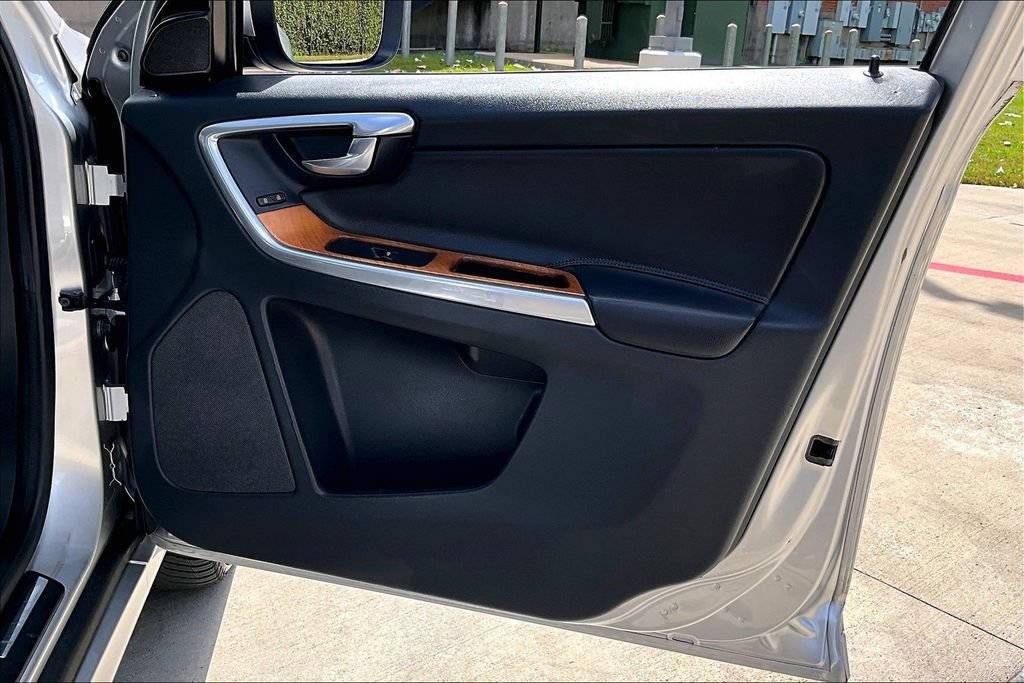 Used 2017 Volvo XC60 T5 Inscription w/ Preferred Option Package FWD image 25