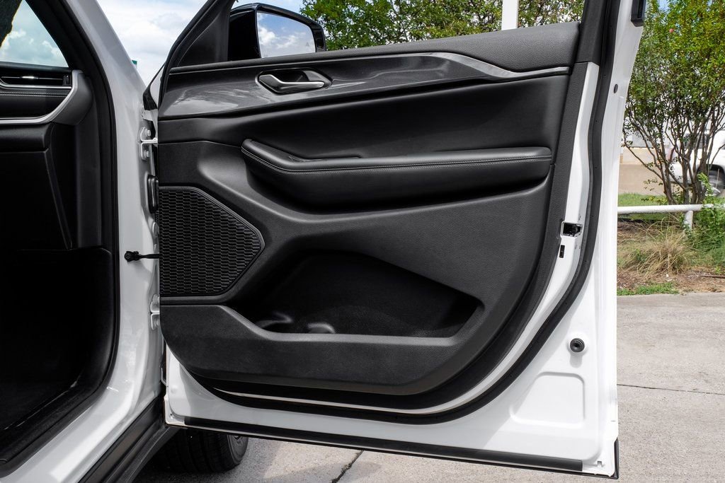 Used 2023 Jeep Grand Cherokee Altitude image 55