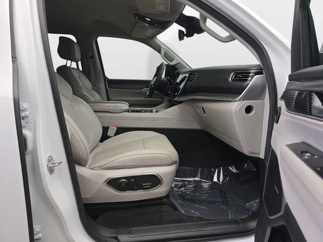 Used 2024 Jeep Wagoneer Series II w/ Flexible Seating Group RWD image 37