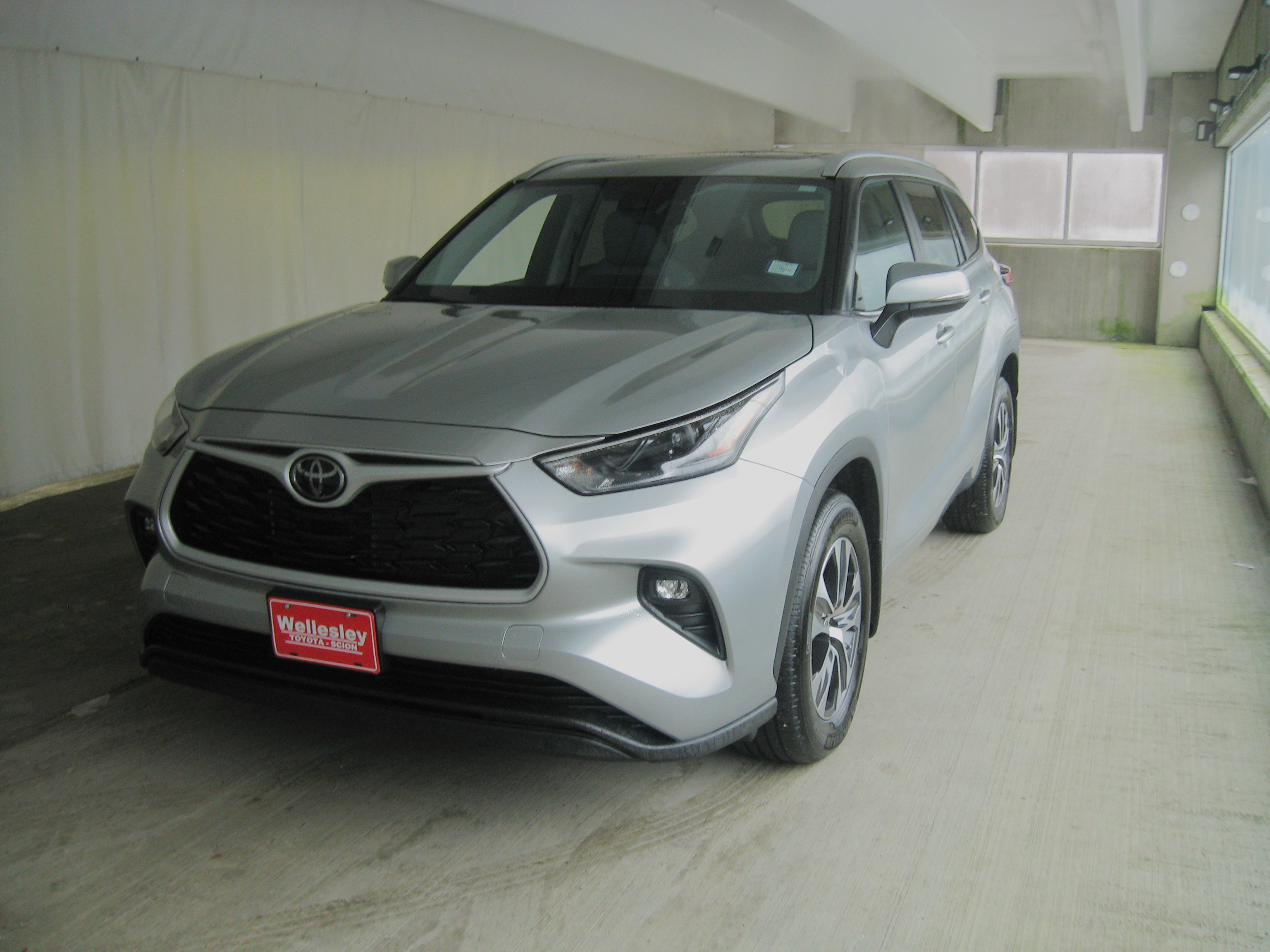 Used 2023 Toyota Highlander XLE image 27