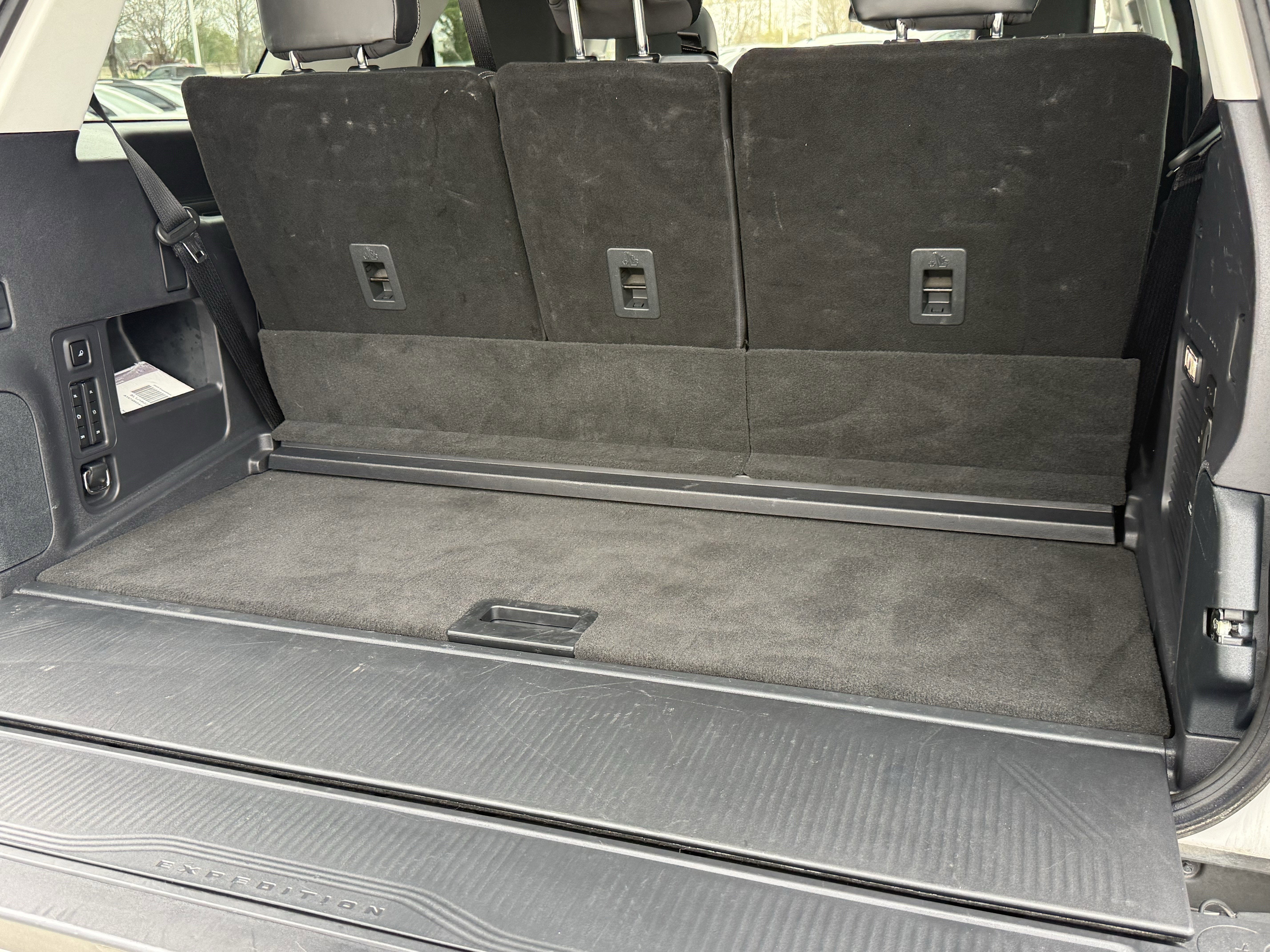 Used 2025 Ford Expedition Platinum image 35