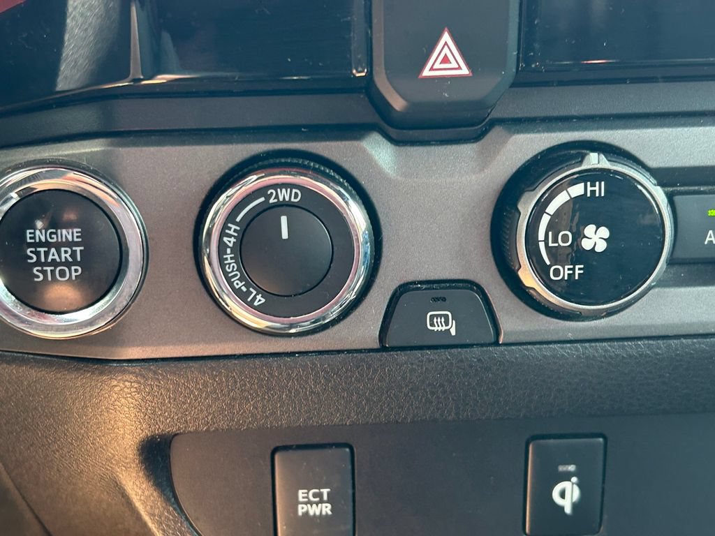 Used 2016 Toyota Tacoma TRD Sport w/ Towing Package AWD/4WD image 27