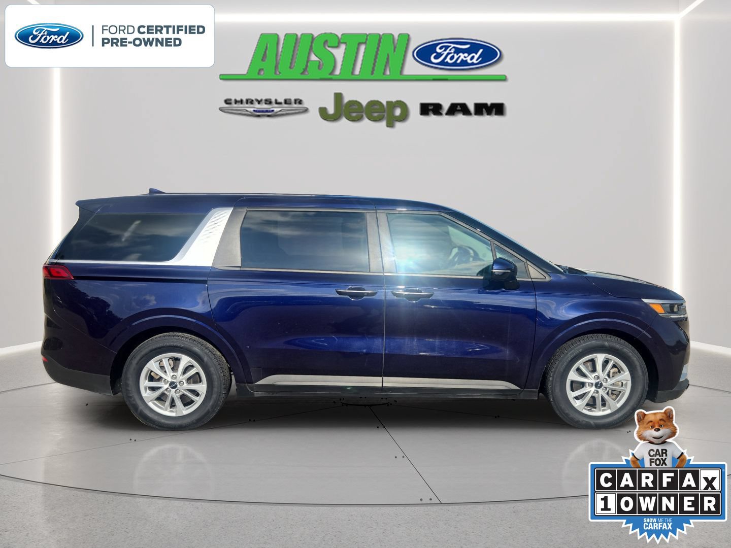 Used 2023 Kia Carnival LX FWD image 6