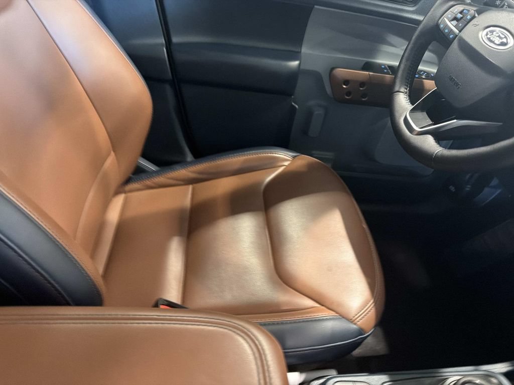 Used 2022 Ford Maverick Lariat w/ Lariat Luxury Package FWD image 14