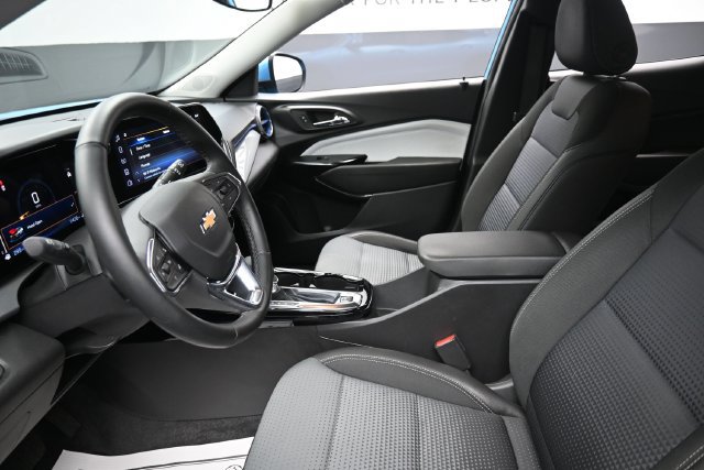 Used 2026 Chevrolet Trax LT w/ LT Convenience Package FWD image 16