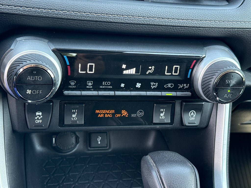 Used 2020 Toyota RAV4 XLE w/ Convenience Package AWD/4WD image 17