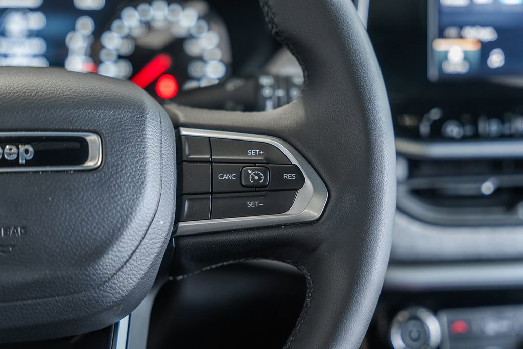 Certified 2025 Jeep Compass Latitude w/ Sun & Sound Group image 35