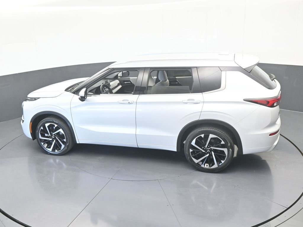 Used 2022 Mitsubishi Outlander SEL image 48