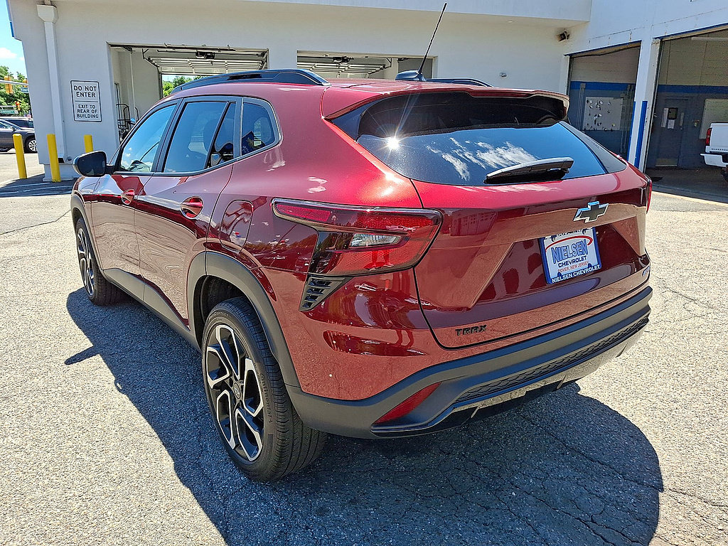 Certified 2024 Chevrolet Trax RS w/ Sunroof Package FWD image 22