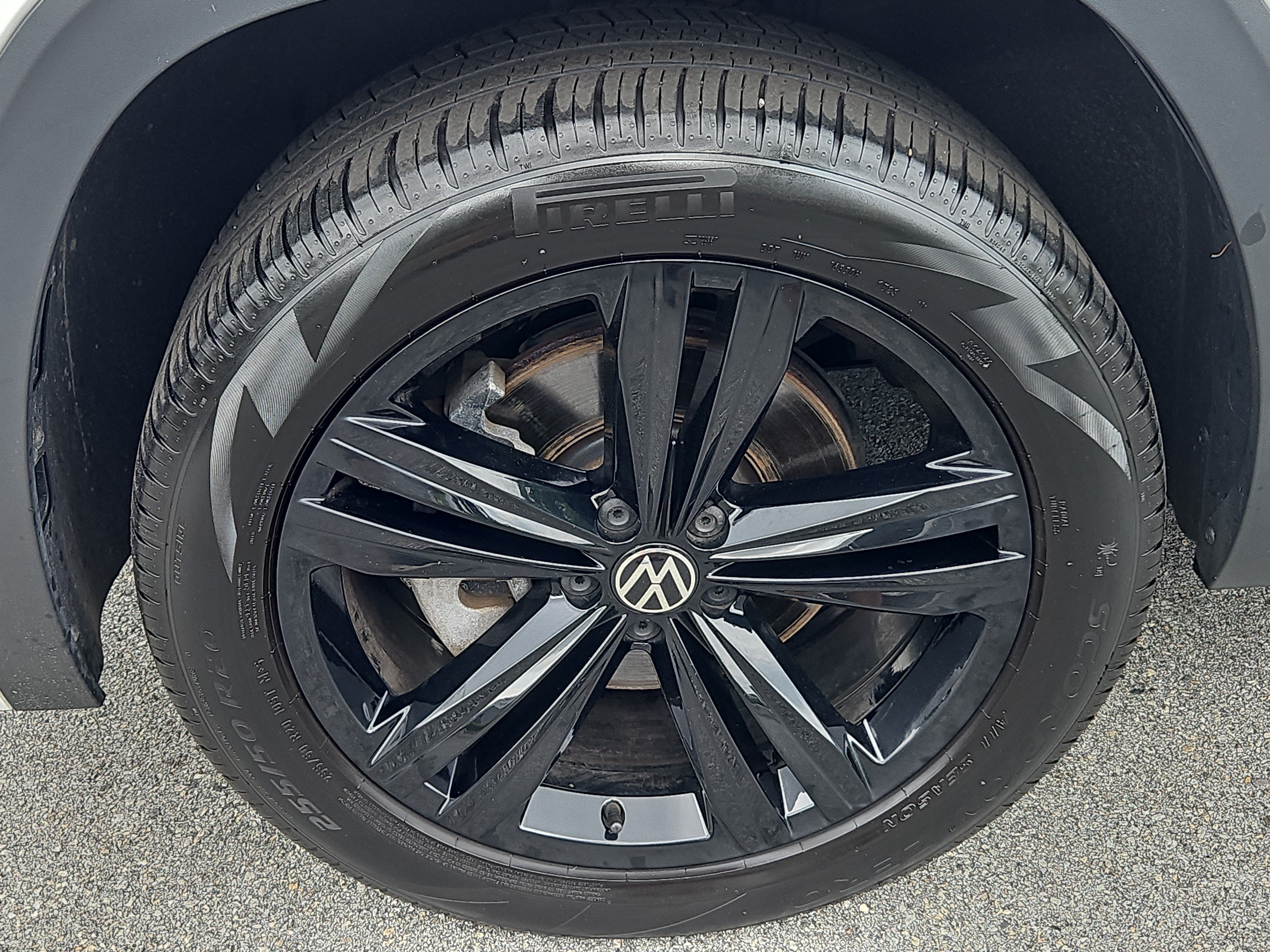 Certified 2023 Volkswagen Atlas Cross Sport SEL R-Line AWD/4WD image 5