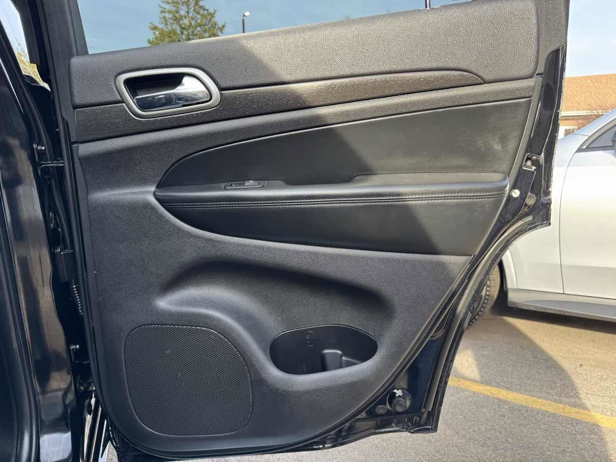 Used 2017 Jeep Grand Cherokee Altitude image 34