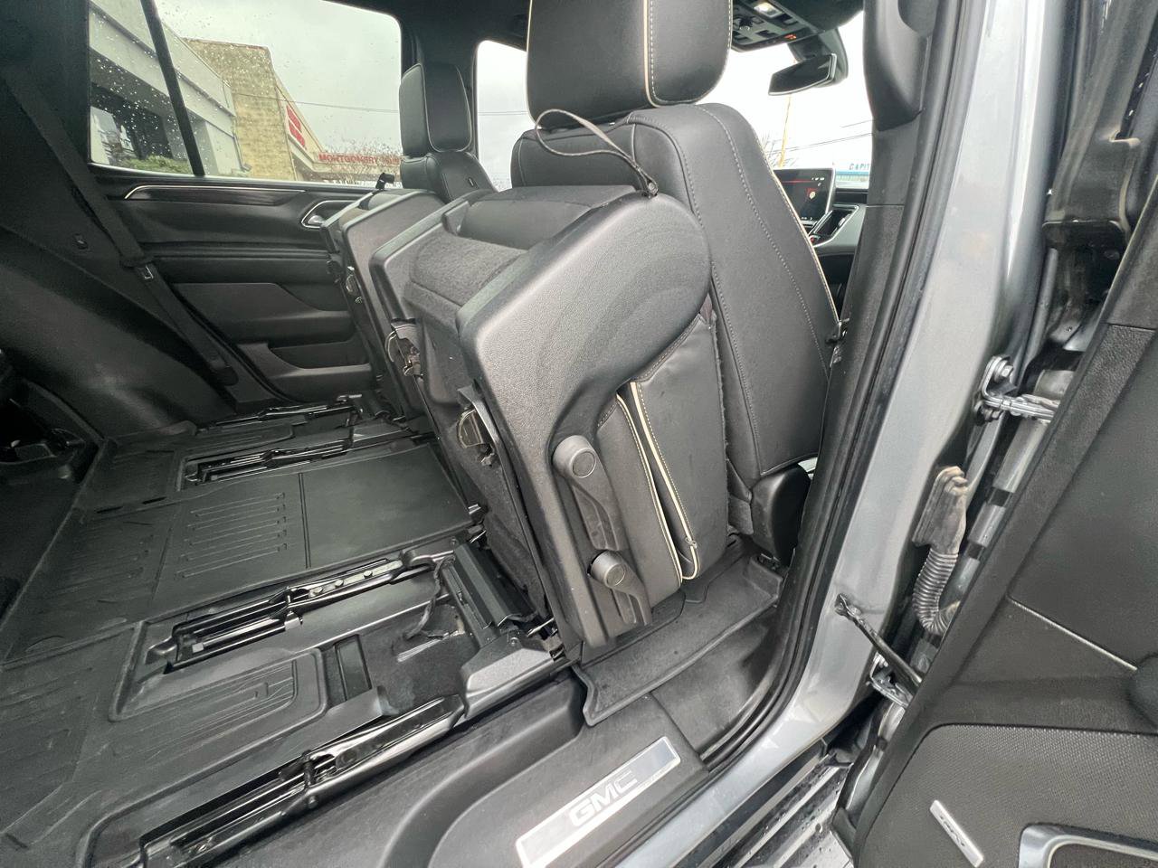 Used 2022 GMC Yukon SLT w/ SLT Premium Package image 47