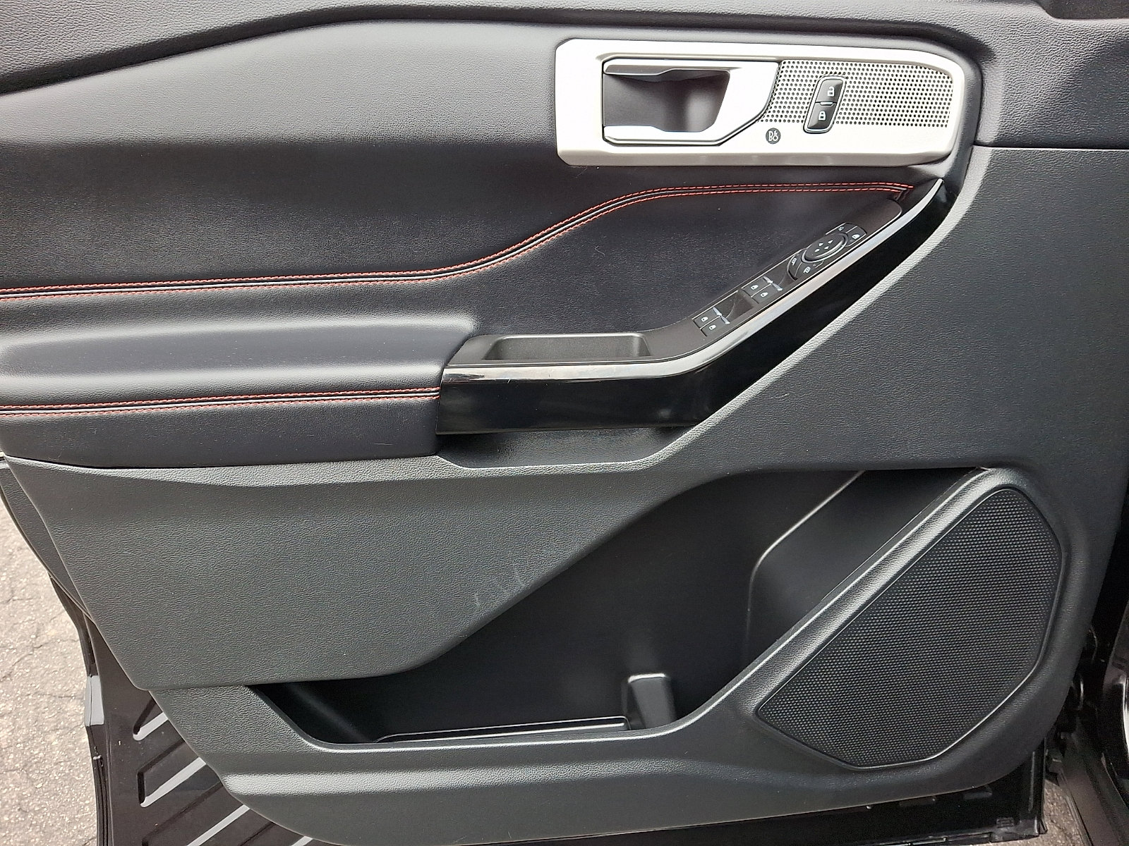 Used 2022 Ford Explorer ST-Line image 13