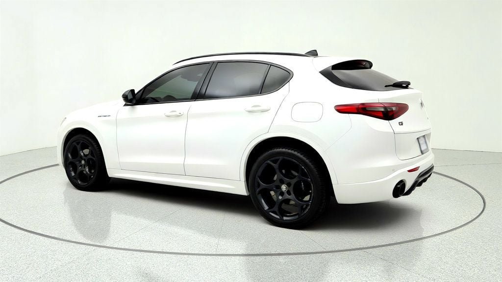 Used 2023 Alfa Romeo Stelvio Estrema AWD/4WD image 7