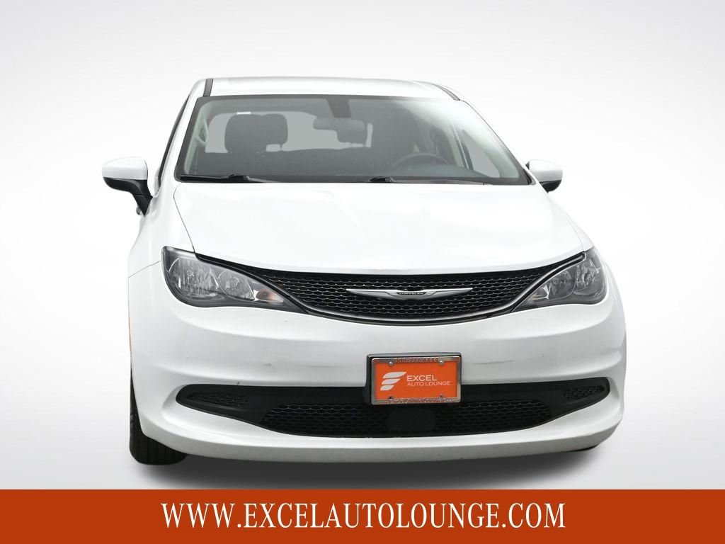 Used 2021 Chrysler Voyager L image 9