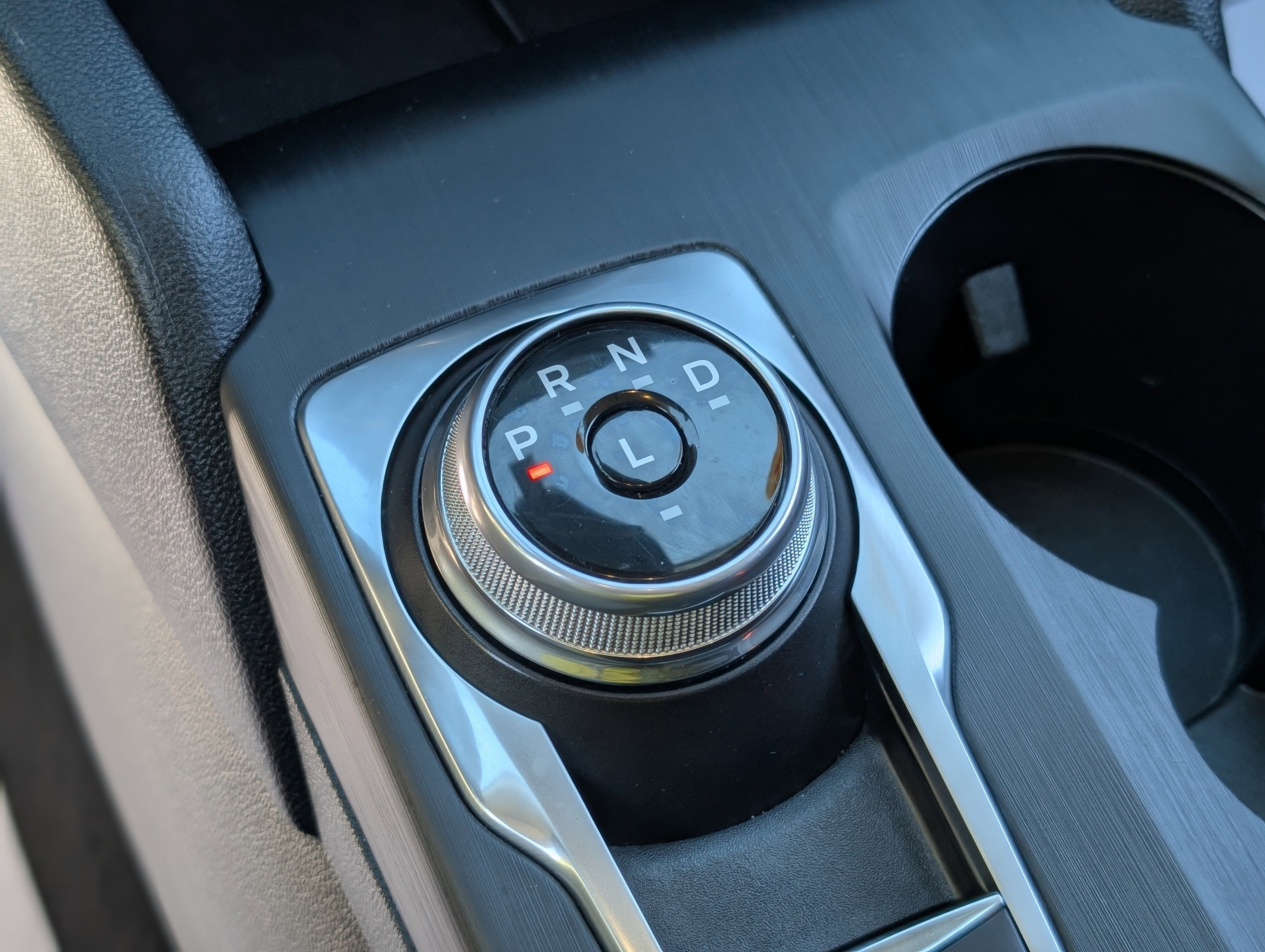 Used 2022 Ford Escape SE w/ SE Sport Appearance Package image 22