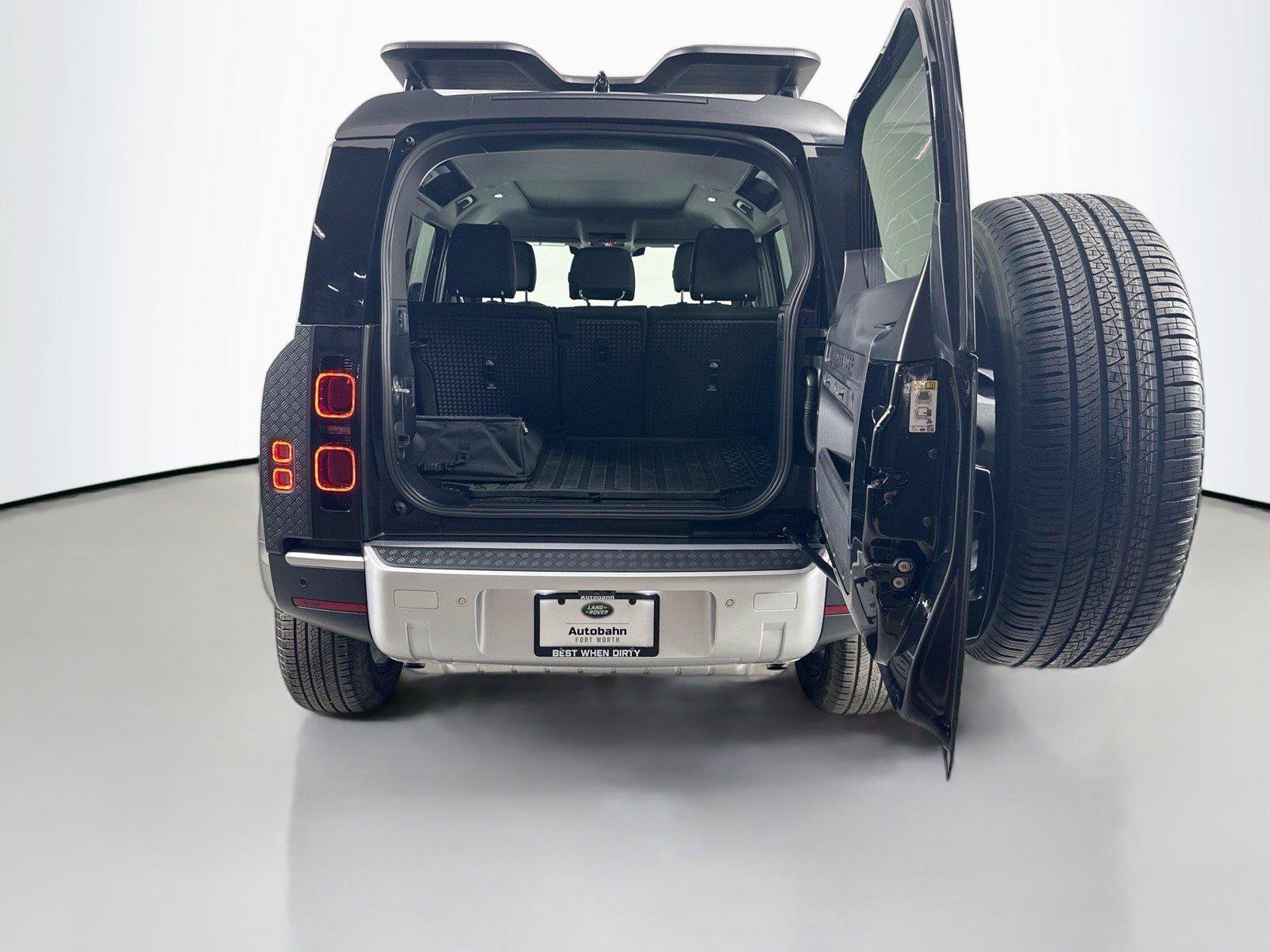 Certified 2025 Land Rover Defender 110 S AWD/4WD image 28