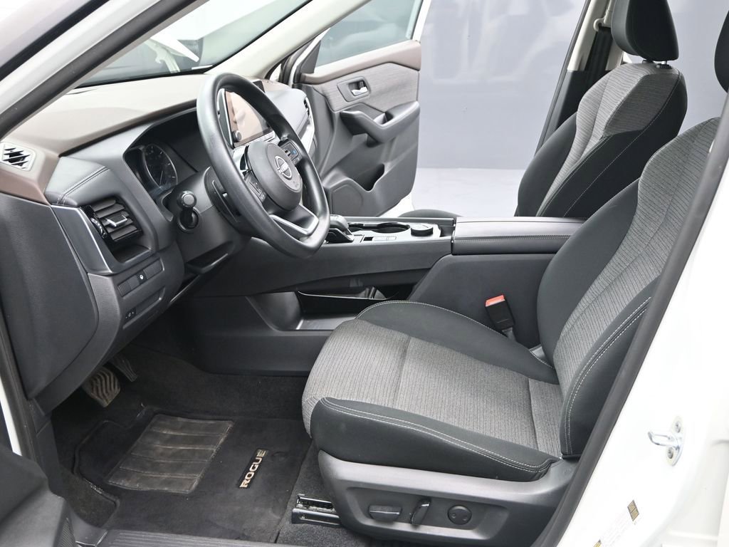 Used 2022 Nissan Rogue SV image 15