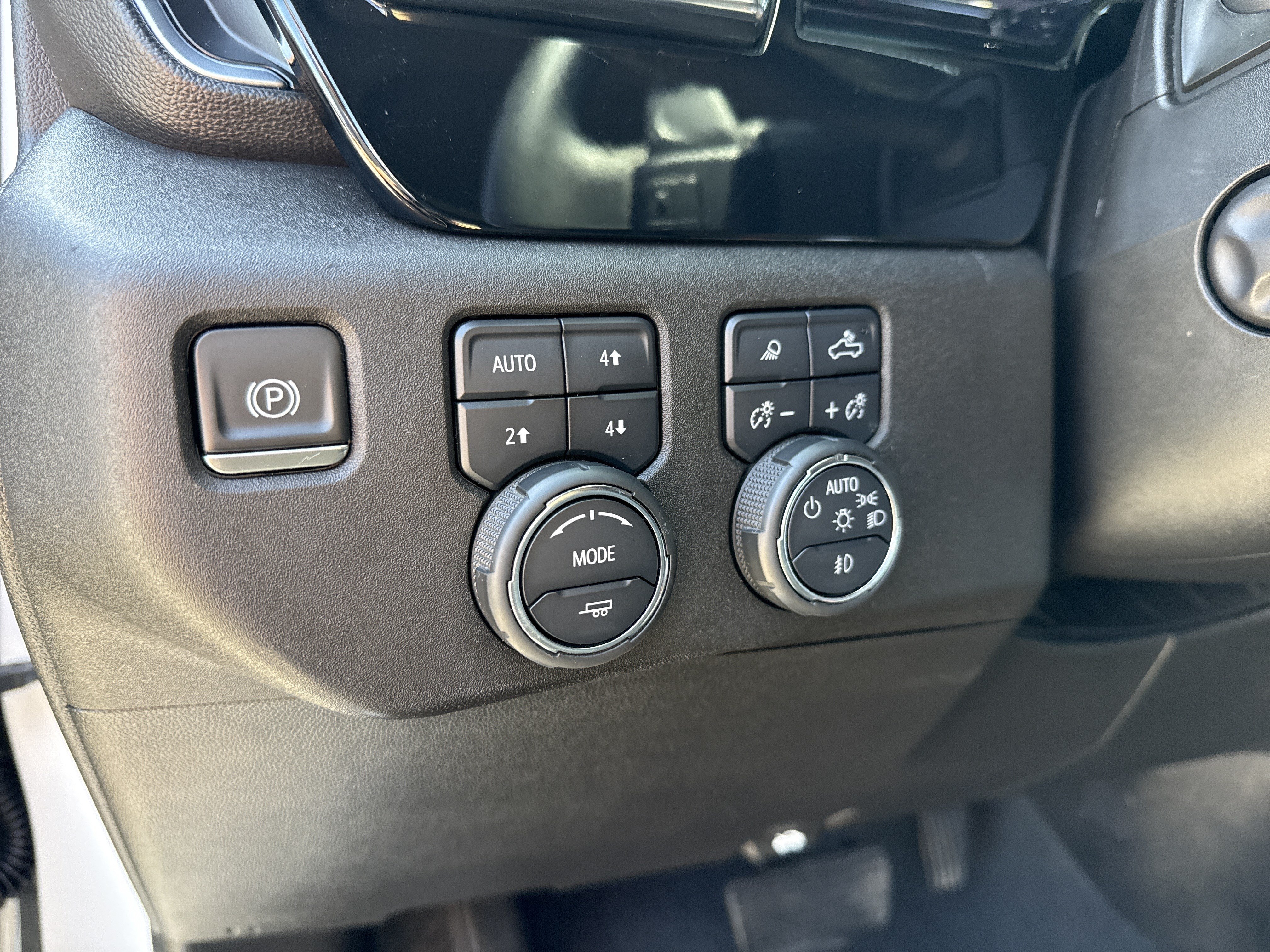 Used 2024 Chevrolet Silverado 1500 LTZ AWD/4WD image 30