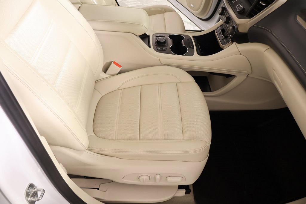 Used 2023 GMC Acadia Denali w/ Denali Ultimate Package image 13