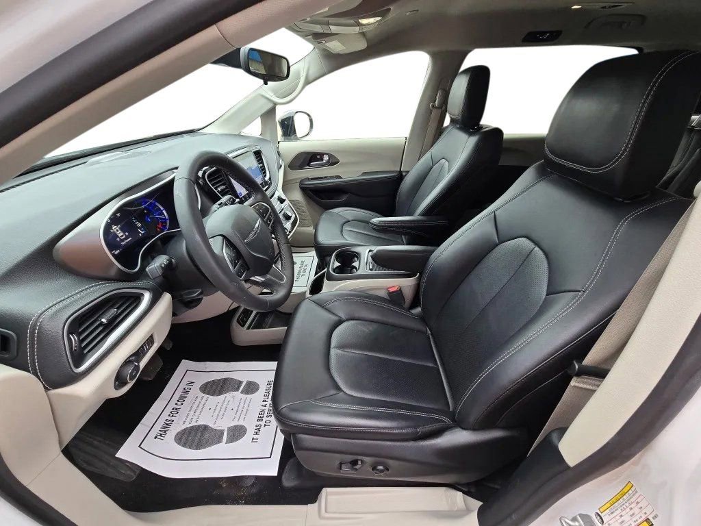 Used 2024 Chrysler Pacifica Select FWD image 11