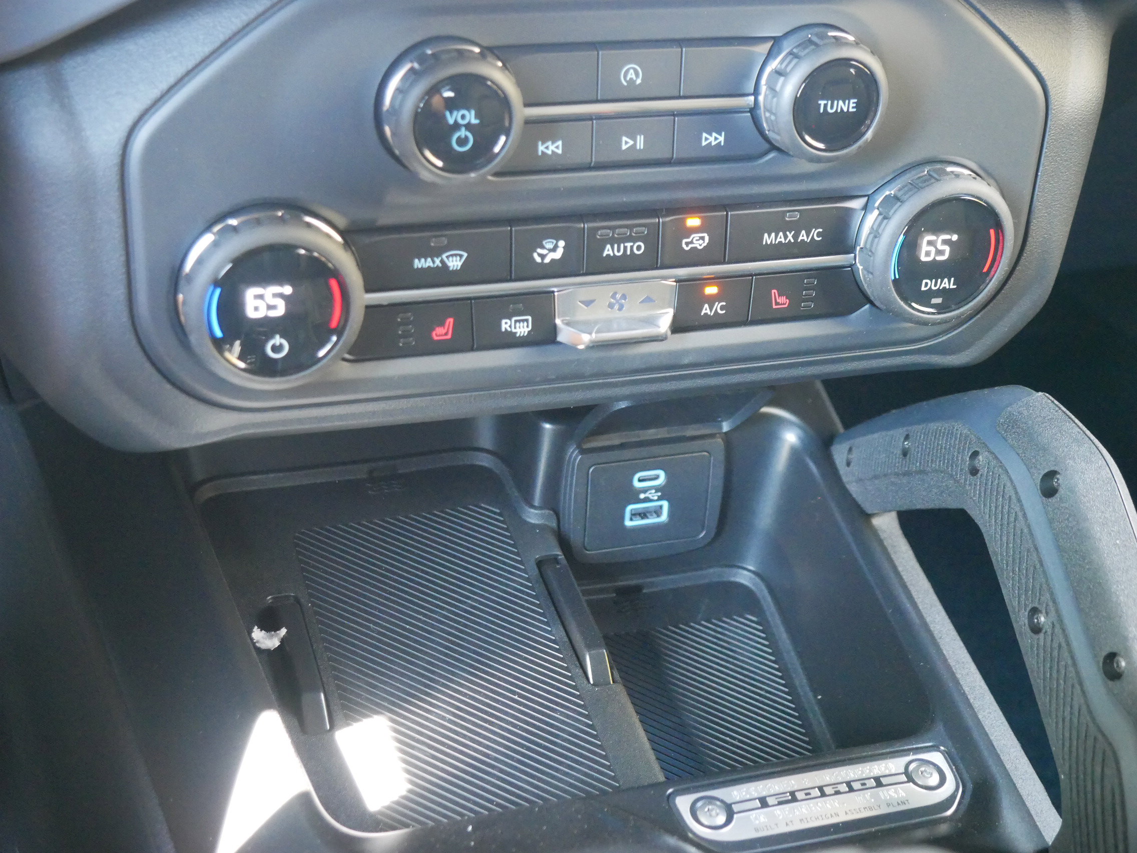 New 2025 Ford Bronco Big Bend w/ Black Diamond Package AWD/4WD image 16