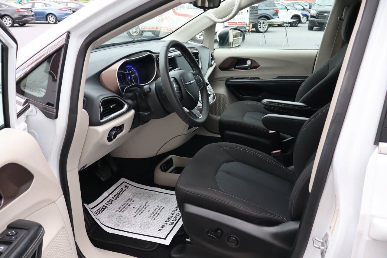 Used 2023 Chrysler Voyager LX FWD image 6
