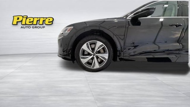 Used 2024 Audi Q8 e-tron Premium Plus w/ Premium Plus Package AWD/4WD image 11