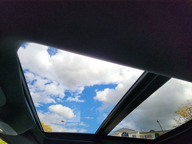 Used 2024 Ford F150 Lightning Lariat image 16