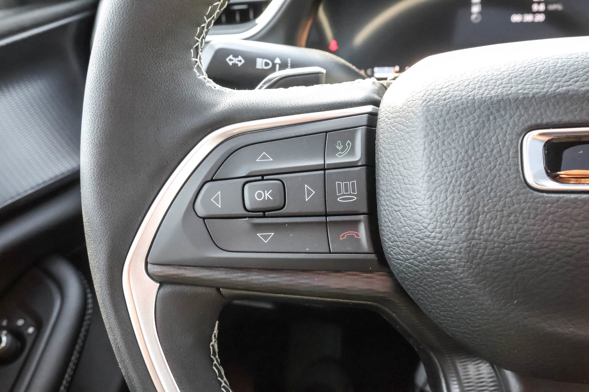 New 2025 Jeep Grand Cherokee Altitude image 24