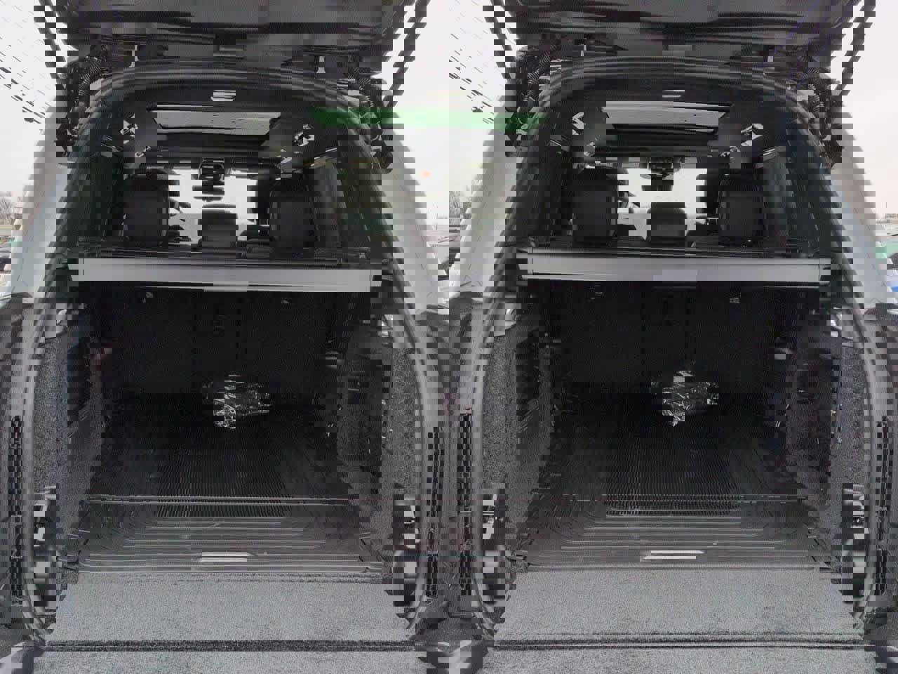 New 2026 Land Rover Range Rover Long Wheelbase SE image 35