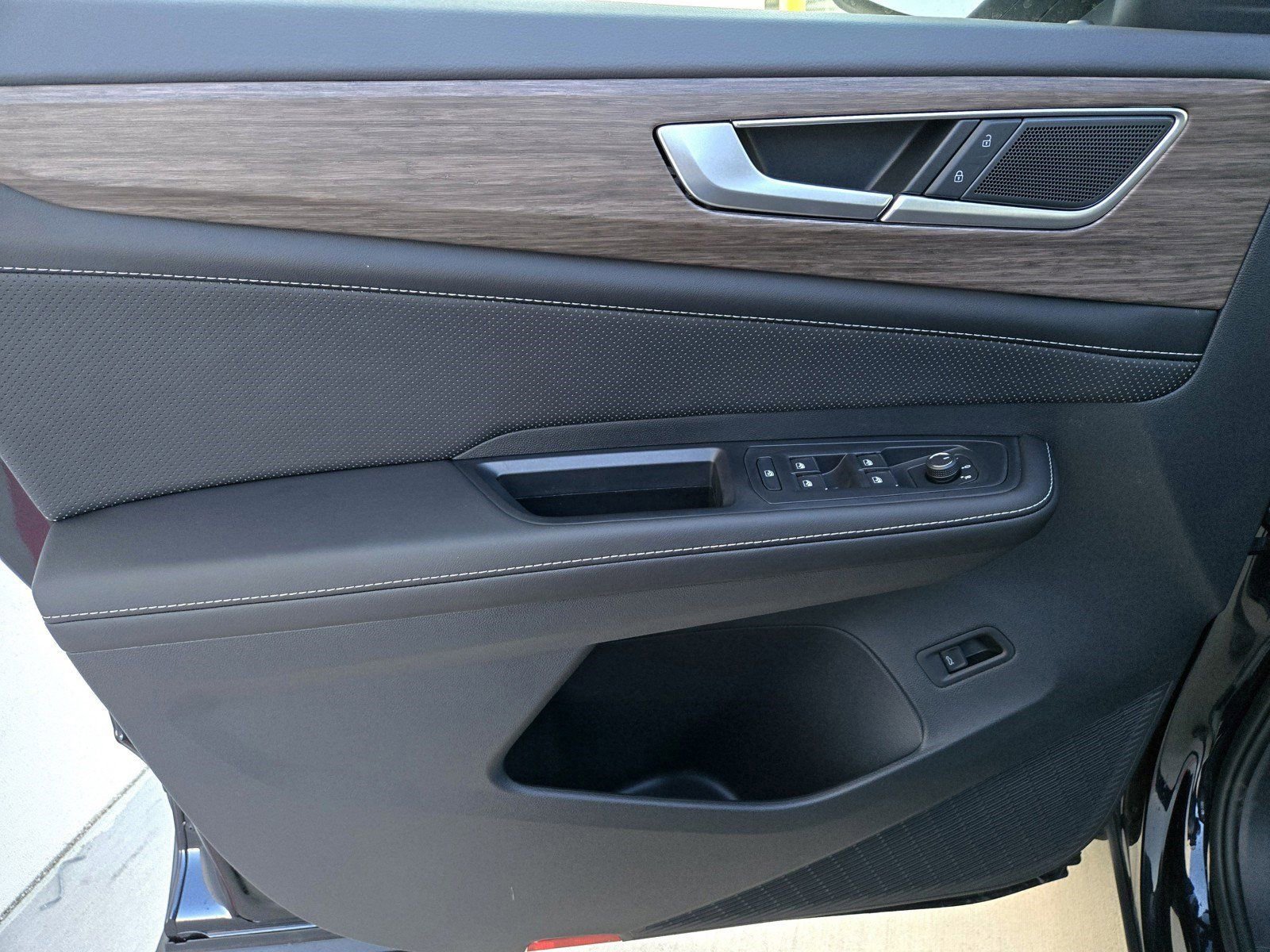 Used 2025 Volkswagen Atlas SEL image 22