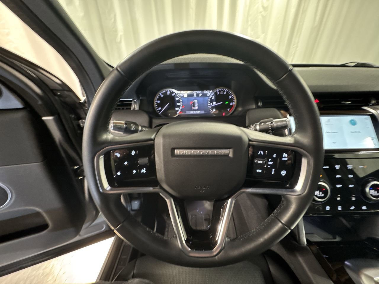 Used 2022 Land Rover Discovery Sport S image 22