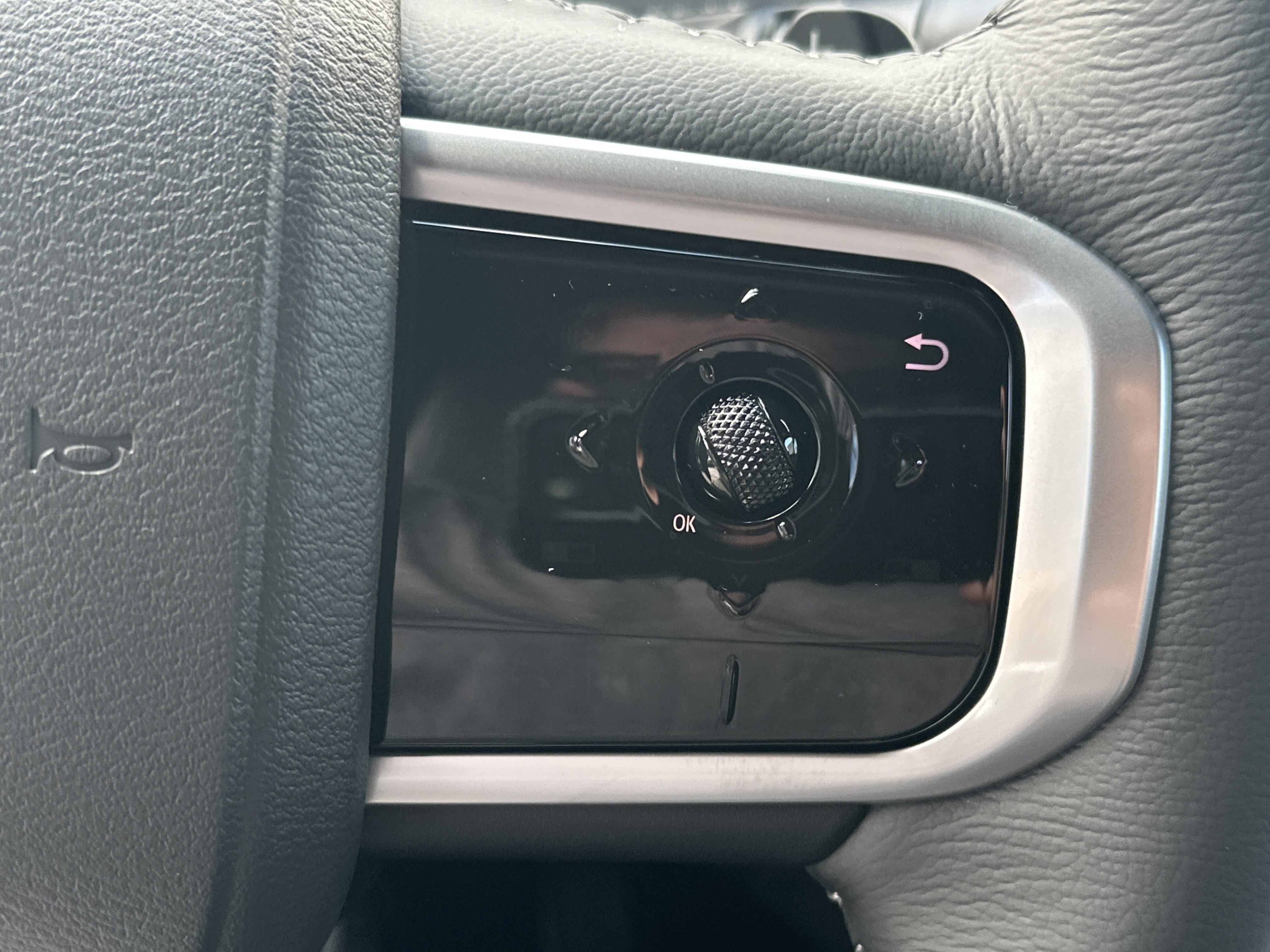 New 2026 Nissan Armada SL w/ Captain's Chari Seat Package image 14