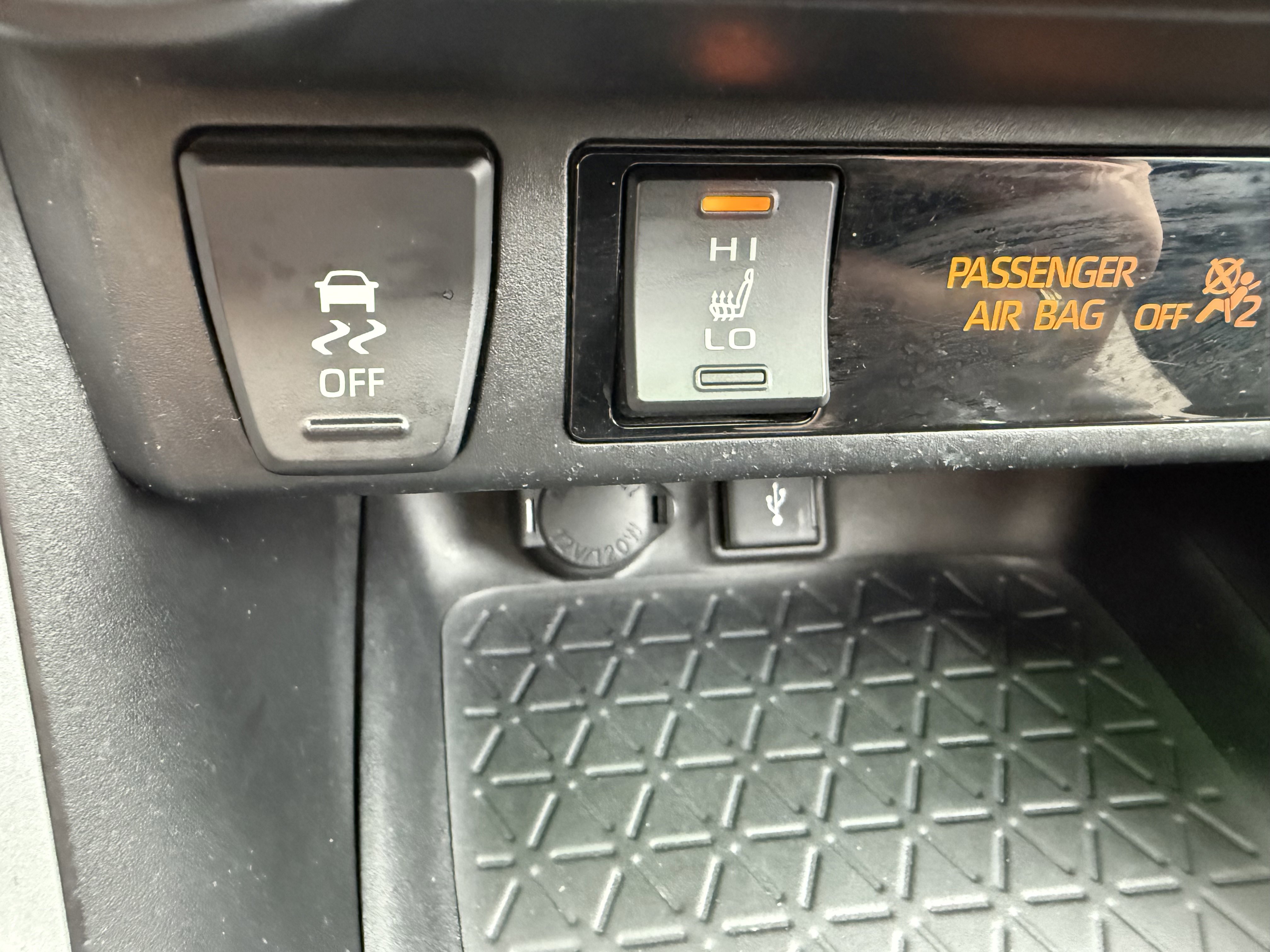 Certified 2022 Toyota RAV4 XLE Premium image 13