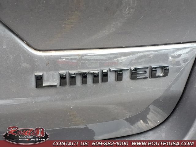 Used 2024 Jeep Grand Cherokee Limited w/ Black Appearance Package AWD/4WD image 10