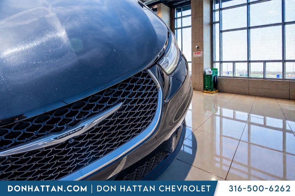 Used 2024 Chrysler Pacifica Touring-L image 33
