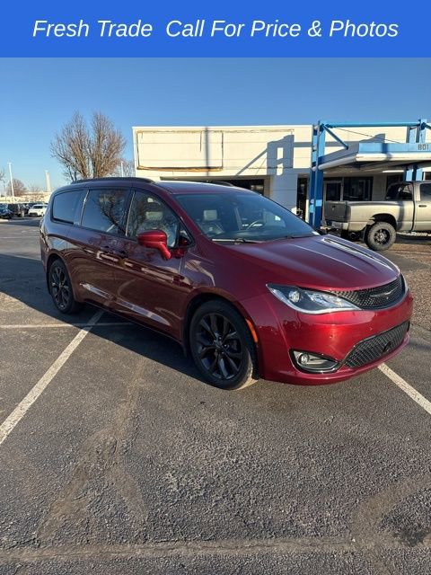 Used 2019 Chrysler Pacifica Touring-L Plus w/ Advanced Safetytec Group image 4