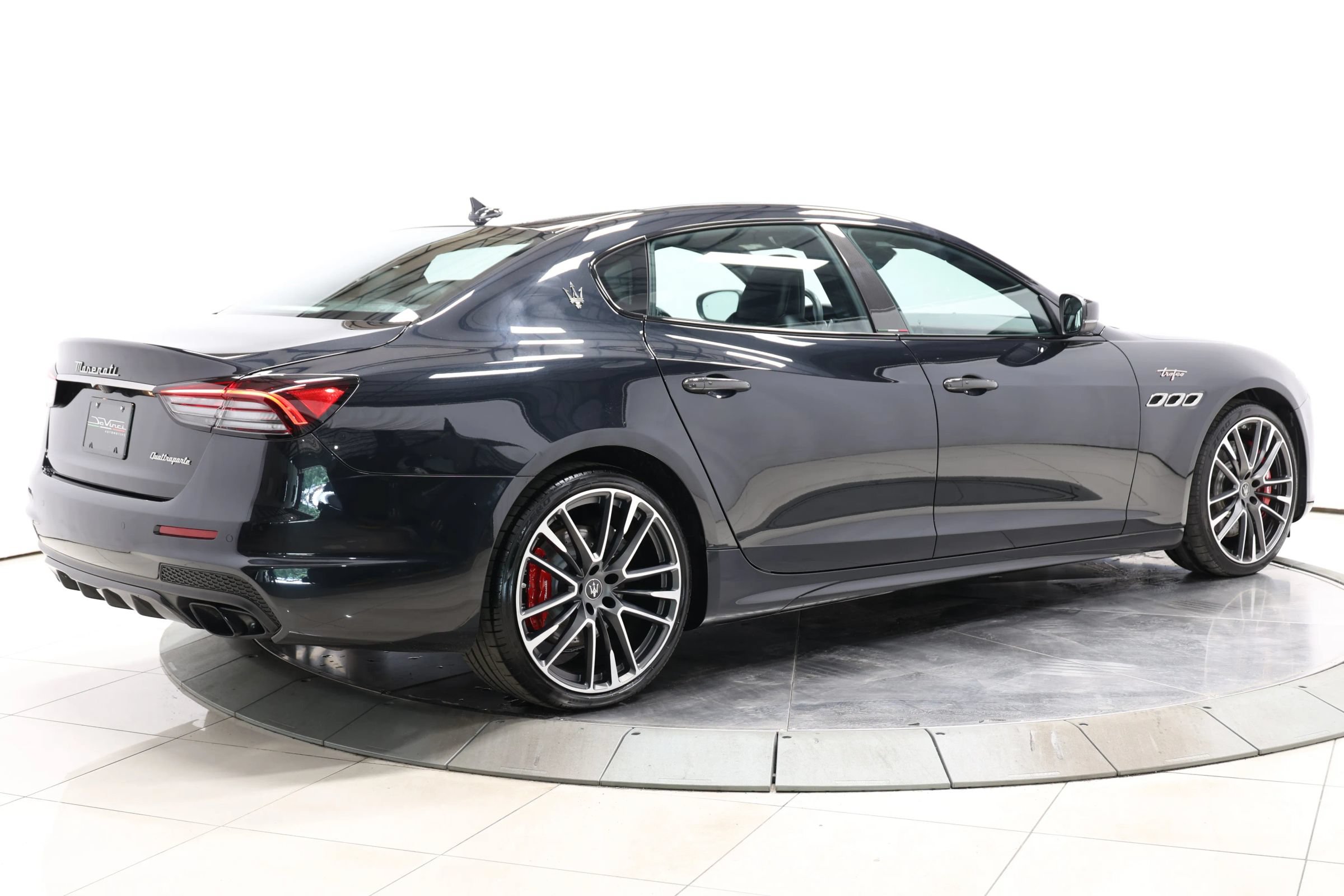 Used 2022 Maserati Quattroporte Trofeo RWD image 4