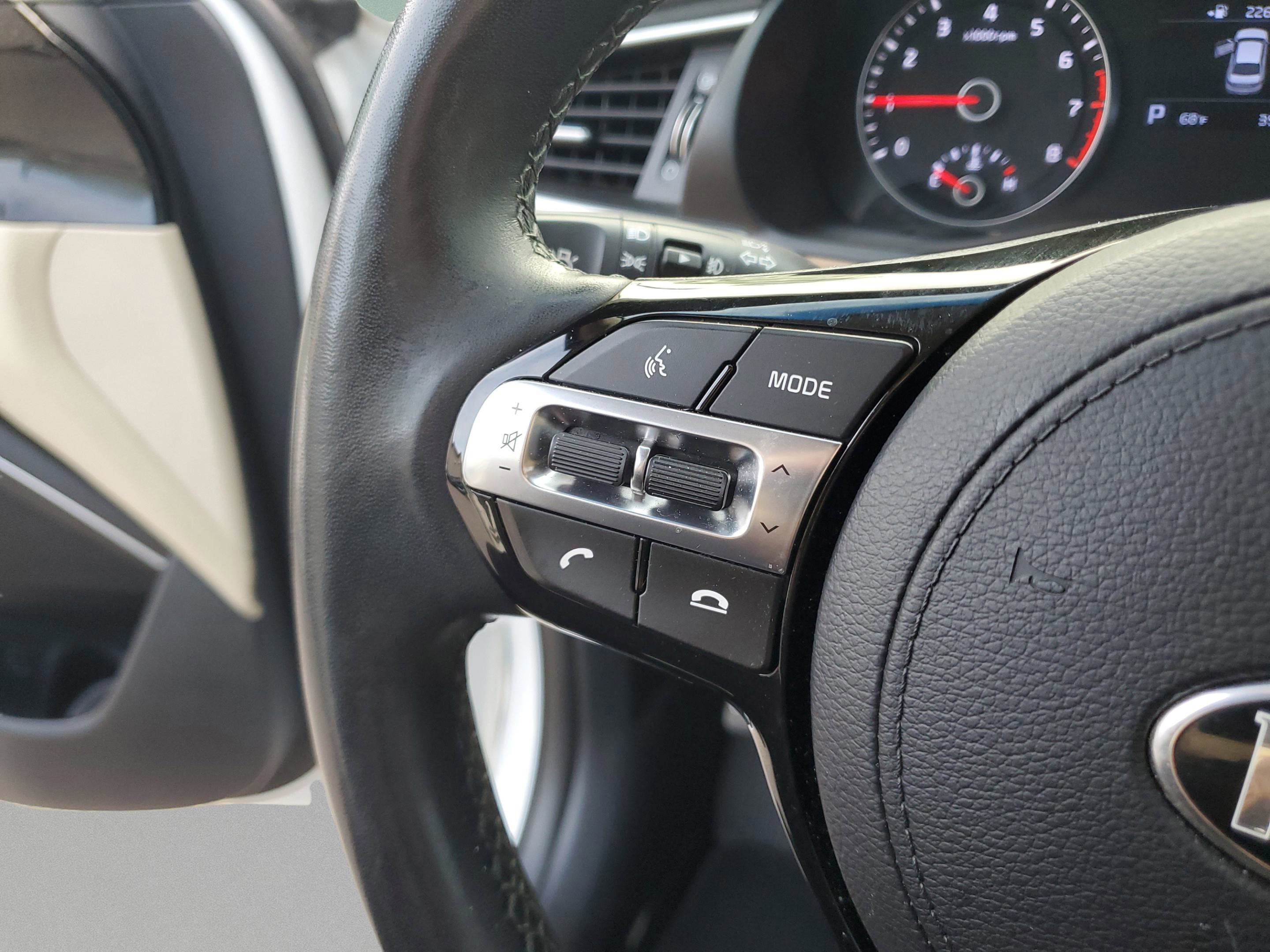 Certified 2019 Kia Cadenza Premium image 27