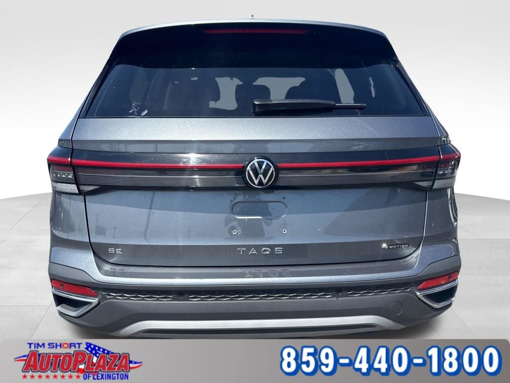 Used 2025 Volkswagen Taos SE AWD/4WD image 12