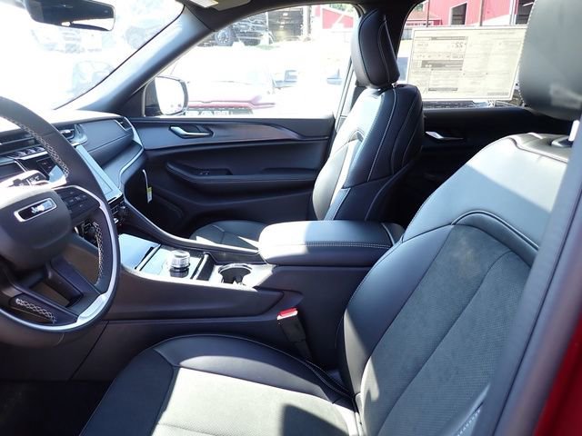 New 2025 Jeep Grand Cherokee Altitude image 12