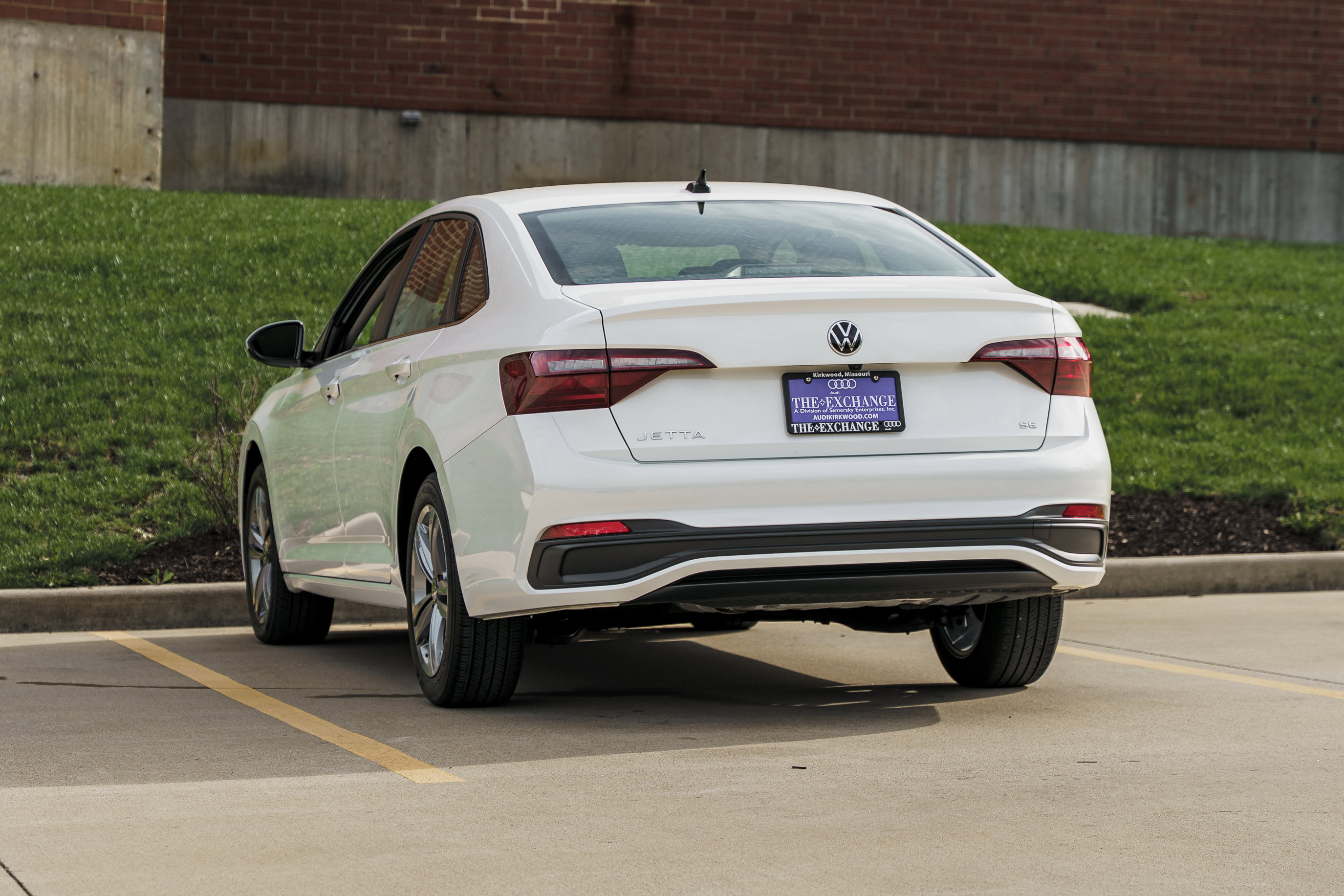Used 2023 Volkswagen Jetta SE image 5