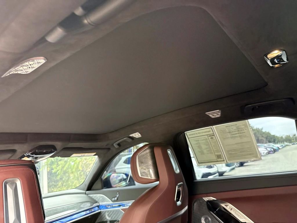 Used 2023 BMW 760i xDrive w/ Executive Package AWD/4WD image 34