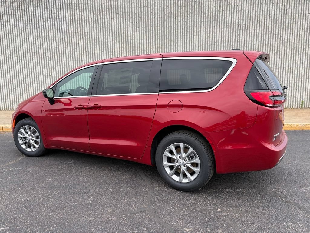 New 2026 Chrysler Pacifica Select AWD/4WD image 3