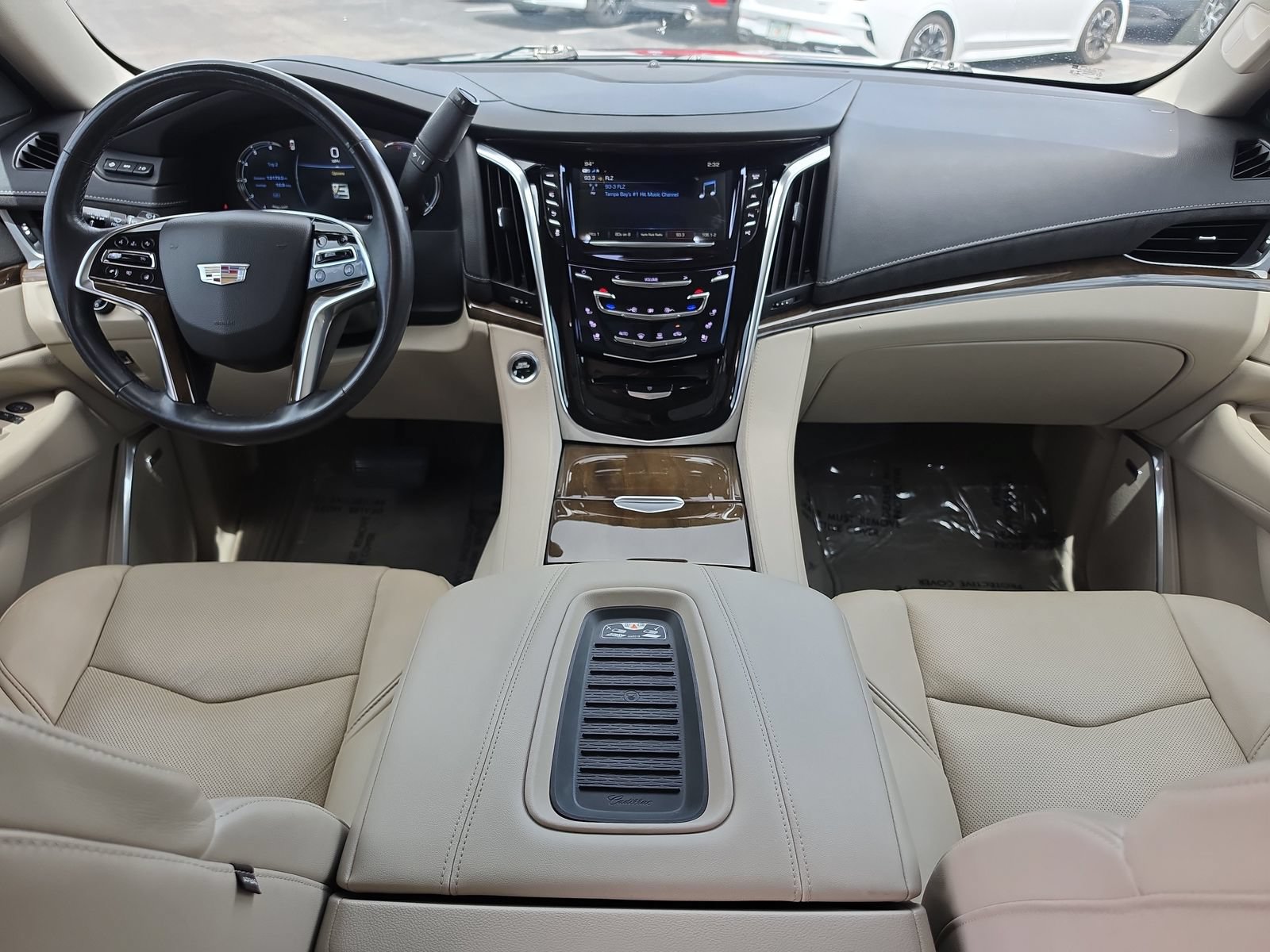 Used 2020 Cadillac Escalade Premium Luxury AWD/4WD image 9